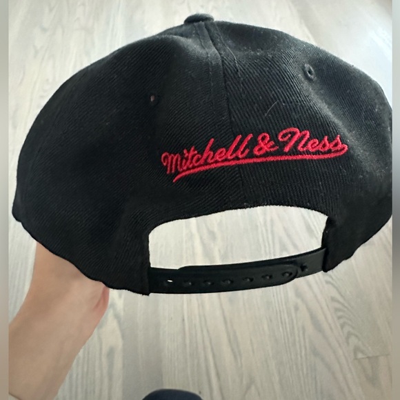 Mitchell & Ness Bulls Hat - Picture 3 of 3